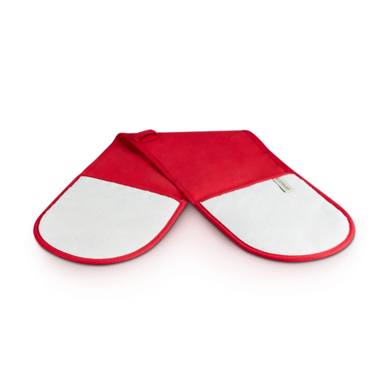 4 guanti da forno e presine a forma di cuori rossi 4 guanti da forno e presine a forma di cuori rossi