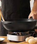 immagine-3-gmd-cookware-padella-wok-a-induzione-con-coperchio-32cm-ean-8055162571549
