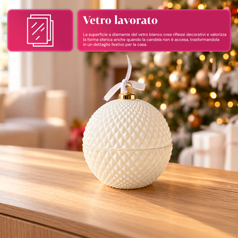 Candela Profumata in Vetro Decorato a Forma di Sfera o Albero – Fragranze Pino, Cannella e Vaniglia – Contenitore Riutilizzabile