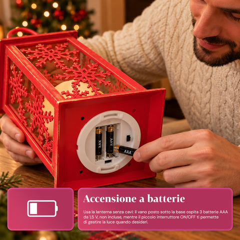 Lanterna Natalizia Rossa LED 30 cm, Cero con Effetto Fiamma, da Appendere o Appoggiare, 14x14x30 cm, 2 Decori Disponibili: Stelle o Fiocchi di Neve