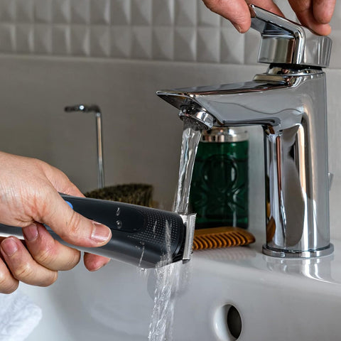 Tagliacapelli e Regolabarba Cordless con Display LED e Accessori 12 in 1