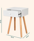 Comodino in bambù bianco con dimensioni complete 47x40x30 cm, altezza 47 cm, larghezza 40 cm, profondità 30 cm, cassetto aperto