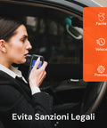 Donna che utilizza etilometro portatile in auto, alcol test rapido e facile con display digitale per sicurezza stradale