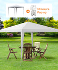 Gazebo pop-up con chiusura facile installato in giardino con set di sedie pieghevoli in legno