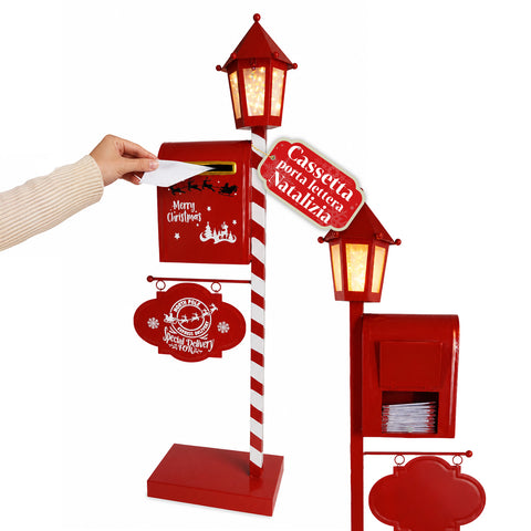 DeerPost Cassetta Portalettere Natalizia con Lanterna LED e Sportello Posteriore, Decorazione in Metallo con Cartello Appeso, Alta 92,5 cm