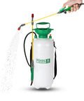Pompa da giardino in uso pratico per irrorazione con lancia lunga e manico ergonomico, distribuzione uniforme per trattamenti precisi