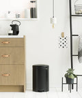 immagine-3-brabantia-pattumiera-a-pedale-in-acciaio-nero-20l-ean-8710755114106