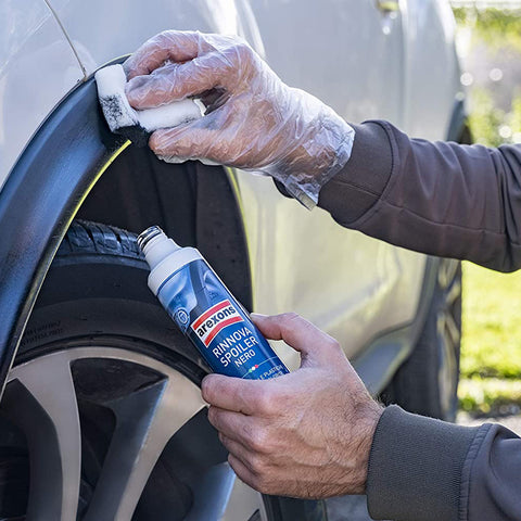 immagine-4-arexons-rinnova-spoiler-plastiche-auto-125ml-ean-8002565083520