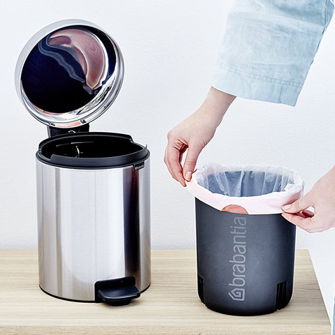 immagine-5-brabantia-pattumiera-a-pedale-in-acciaio-satinato-5l-ean-8710755112102